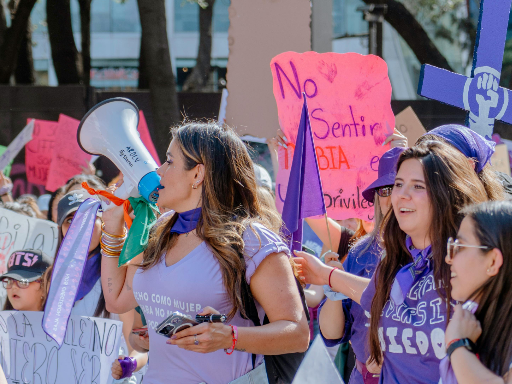 Bundestagswahl: BSW hängt LINKE bei Frauenrechten&nbsp;ab